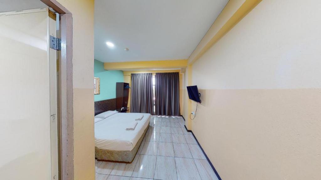 Aristo Hotel @ Putatan Kota Kinabalu Exterior photo