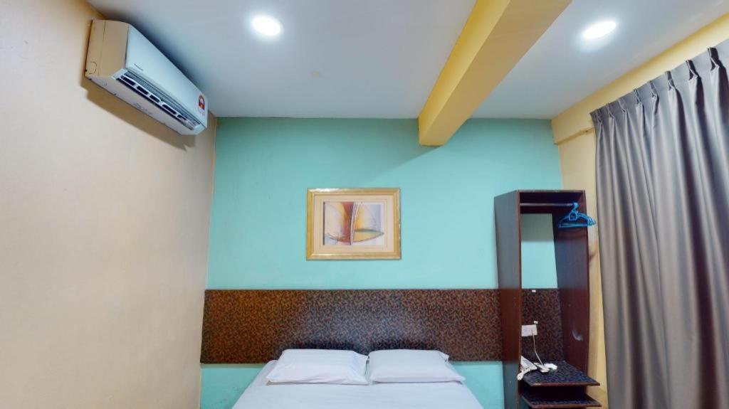 Aristo Hotel @ Putatan Kota Kinabalu Exterior photo